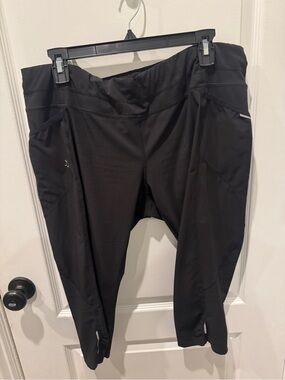 Athleta Black Performance Crop Leggings (XLT)